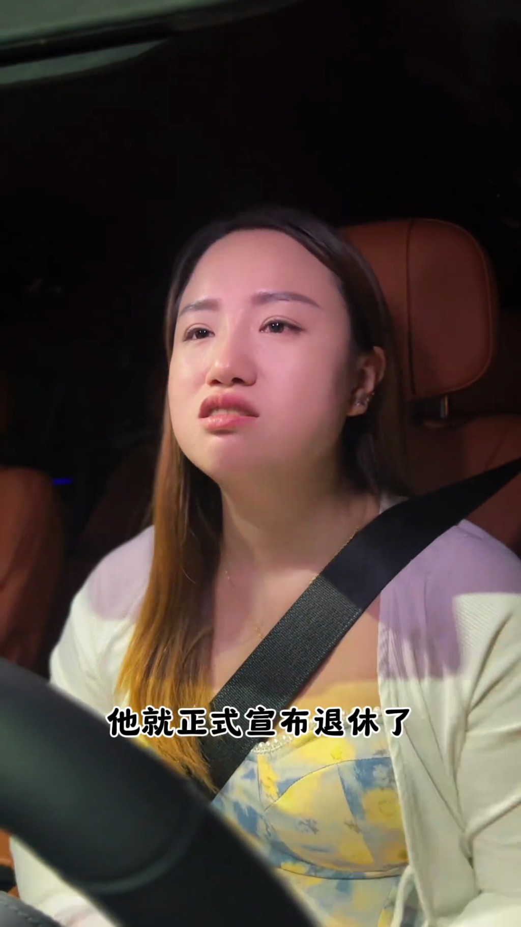 曹查理的女助理去年8月含淚宣布曹查理正式退休。 曹查理的女助理去年8月含淚宣布曹查理正式退休。