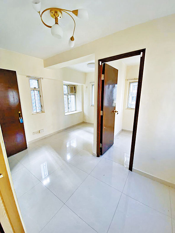 深水埗海天大廈開拍價350萬，比市價420萬低近17%。