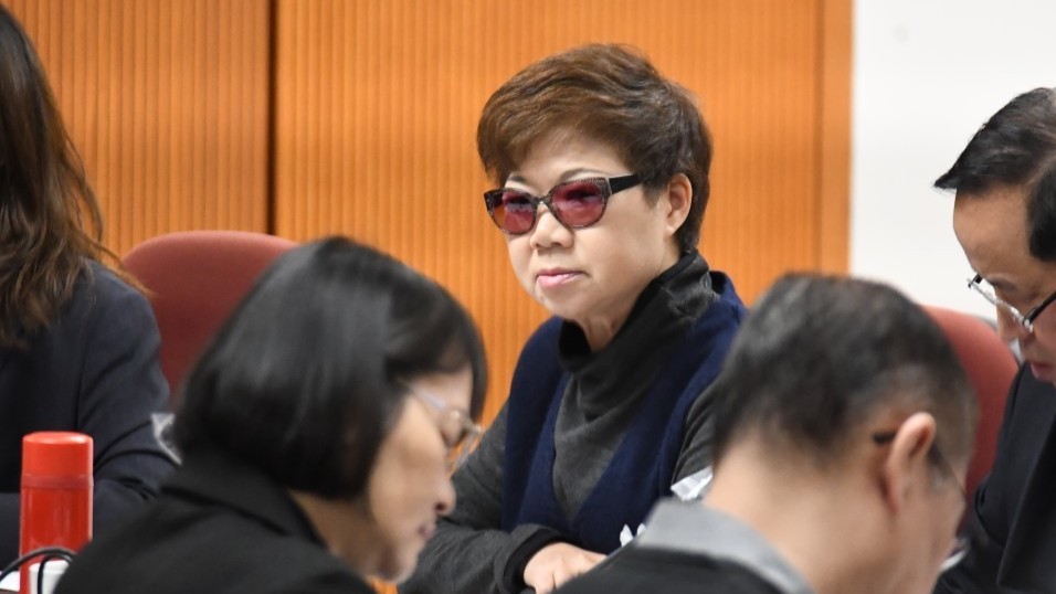 捲入宏福苑火災事件的民建聯大埔南區議員黃碧嬌，連任大埔南分區委員。