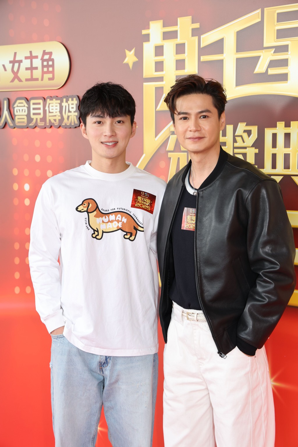 罗子溢（右）积极出席每一次拉票活动，早前孖视帝十强其中一位对手周嘉洛一齐现身。