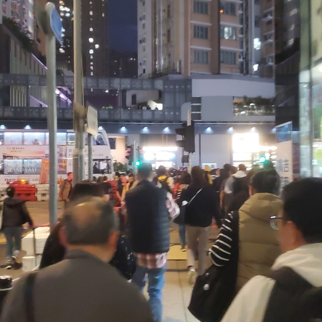 事件揭發後,今日傍晚收工時分有多名交通警在場駐守。FB:Shingi Shiratori@黃大仙區友 事件揭發後,今日傍晚收工時分有多名交通警在場駐守。FB:Shingi Shiratori@黃大仙區友