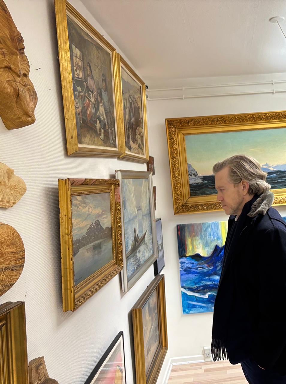 豪厄里访问格陵兰。社交平台X