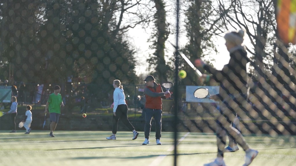 溫布頓公園設有大量休閒運動設施，包括網球場、高爾夫球場、兒童遊樂場等。