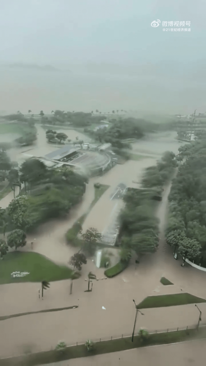 颱風樺加沙影響下，珠海錄得17級陣風，近岸住宅區海水倒灌。