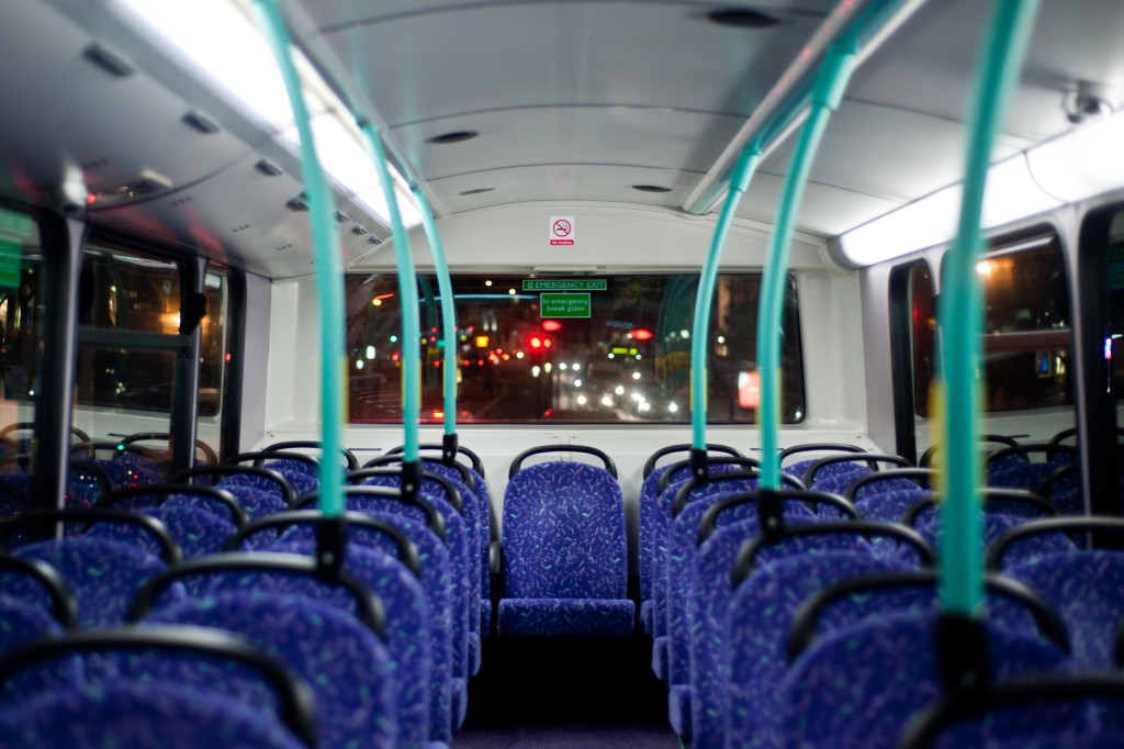 伦敦一名公车司机下班后，立刻搭上同路线的另一班车，与女乘客当众发生性行为。  （示意图）