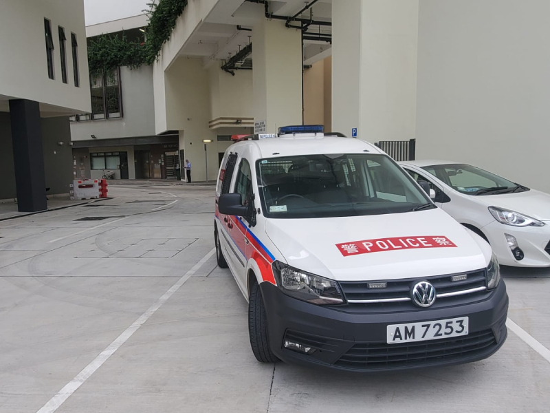 有警車停泊在碧玉樓對出。徐裕民攝