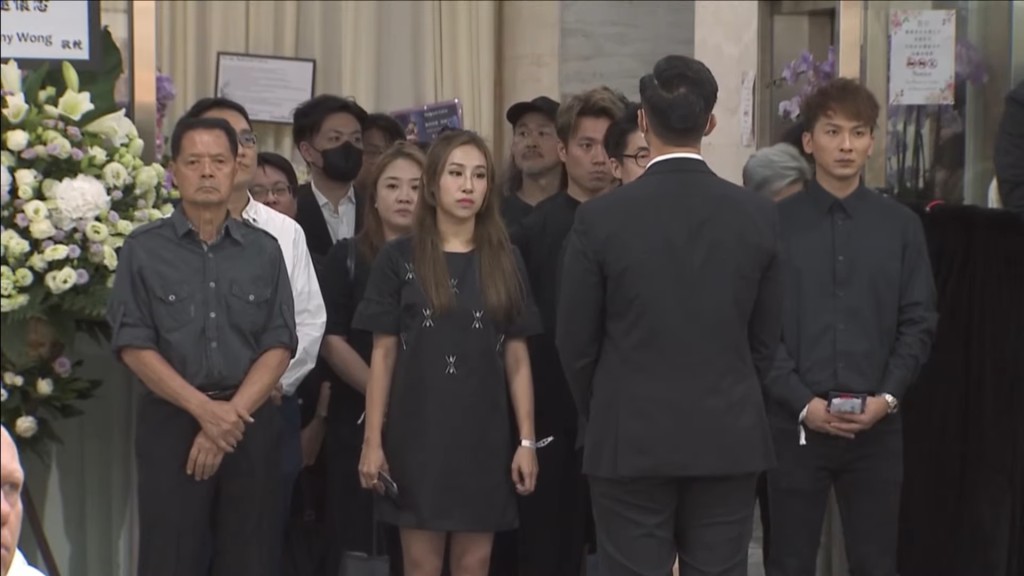 《中年好聲音》歌手吳大強、曹敏寶、周吉佩等抵達靈堂。