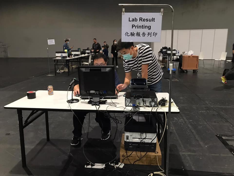 在亞博館，最少有一個展館被用作檢測中心，設有護士站和化驗報告列印站。  醫院管理局FB圖