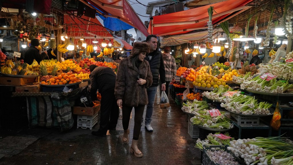 伊朗貨幣暴跌引發全國示威潮。 美聯社