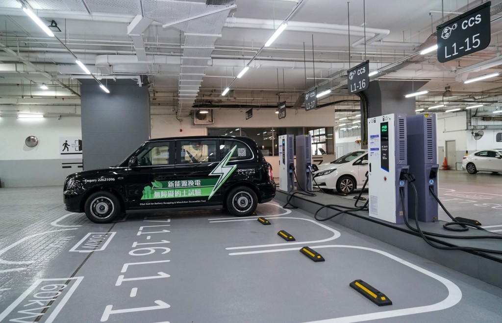 LEVC倫敦的士TX5 PHEV充電式混能版支援DC 50kW直流快流,約半小時可充電80%。 LEVC倫敦的士TX5 PHEV充電式混能版支援DC 50kW直流快流,約半小時可充電80%。