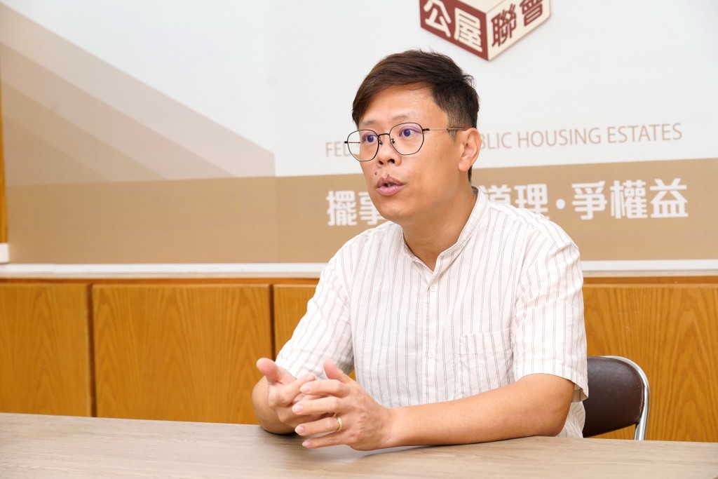 公屋聯會總幹事招國偉認為，房委會今年7月將討論租金檢討，並按當時經濟環境考慮會否免租及免租形式，現時言之過早。