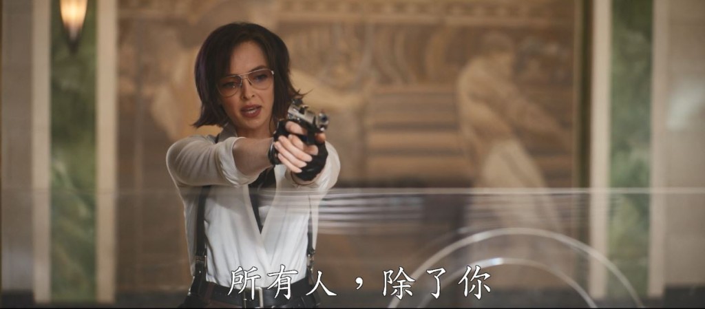 有條女，佢揸槍嘅。