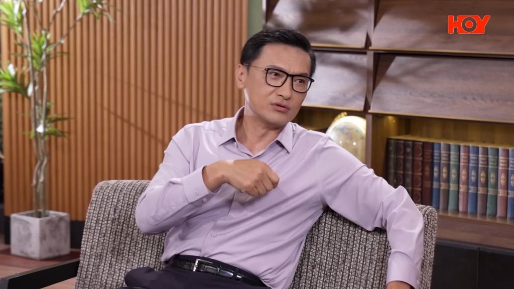 陳錦鴻回憶當年得知兒子確診時的焦慮,決心以無比耐心守候在兒子身旁。(影片截圖:《關於快樂的死亡2》) 陳錦鴻回憶當年得知兒子確診時的焦慮,決心以無比耐心守候在兒子身旁。(影片截圖:《關於快樂的死亡2》)