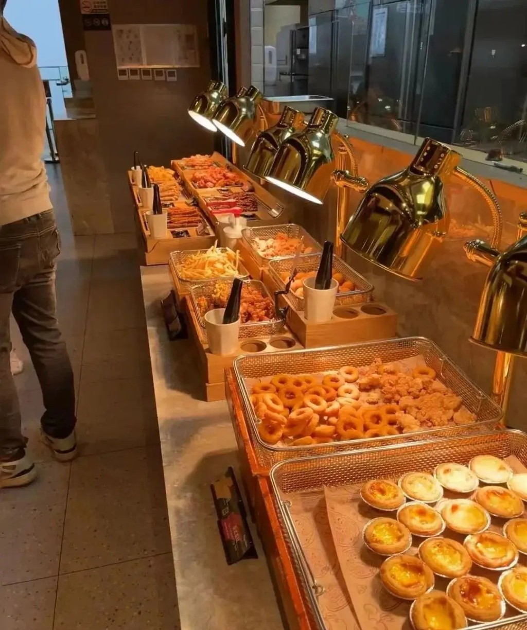 比格自助Pizza連鎖店，食物選擇頗為豐富。