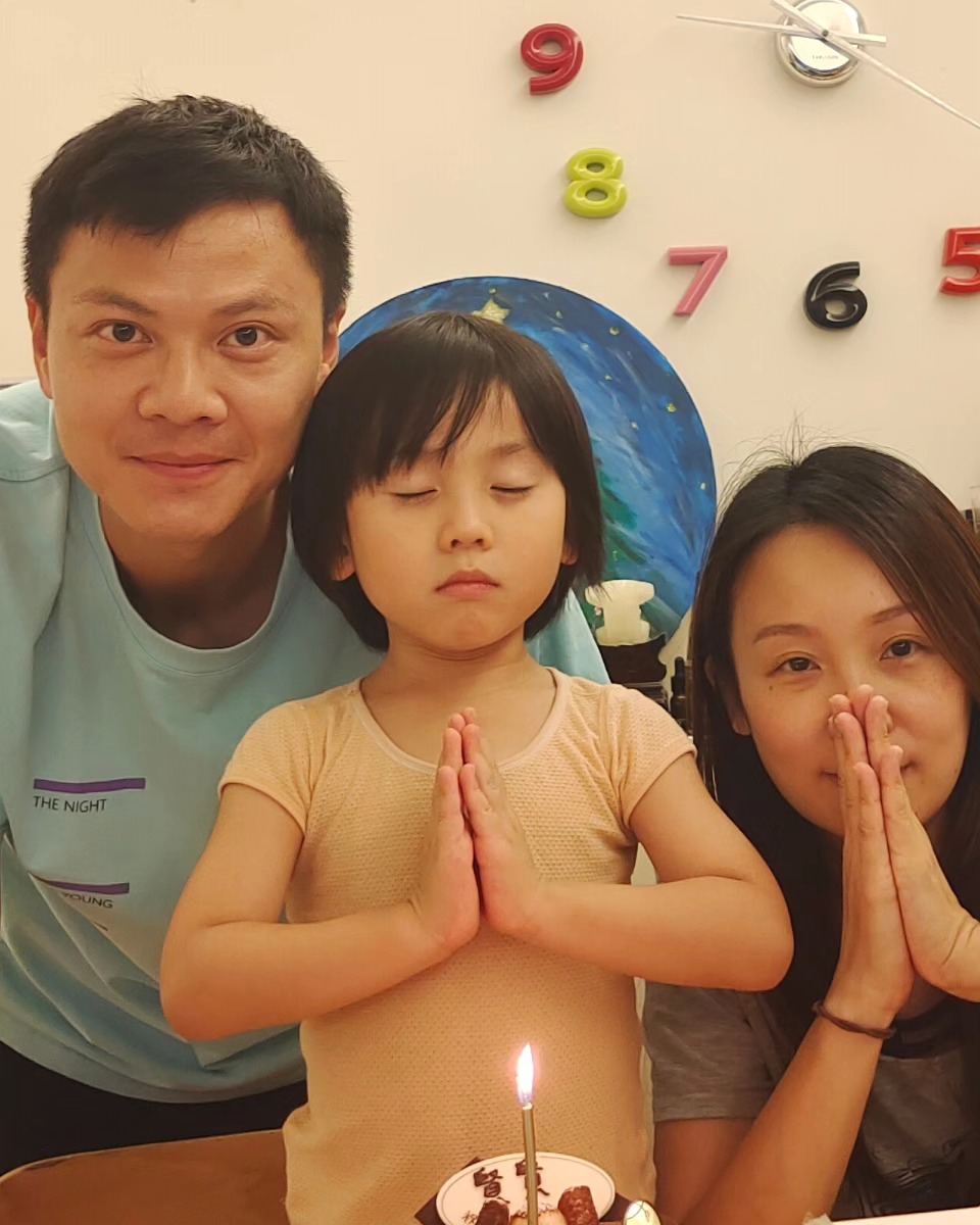 莫家淦婚後育有兩子莫朗翹和莫皓賢。 莫家淦婚後育有兩子莫朗翹和莫皓賢。