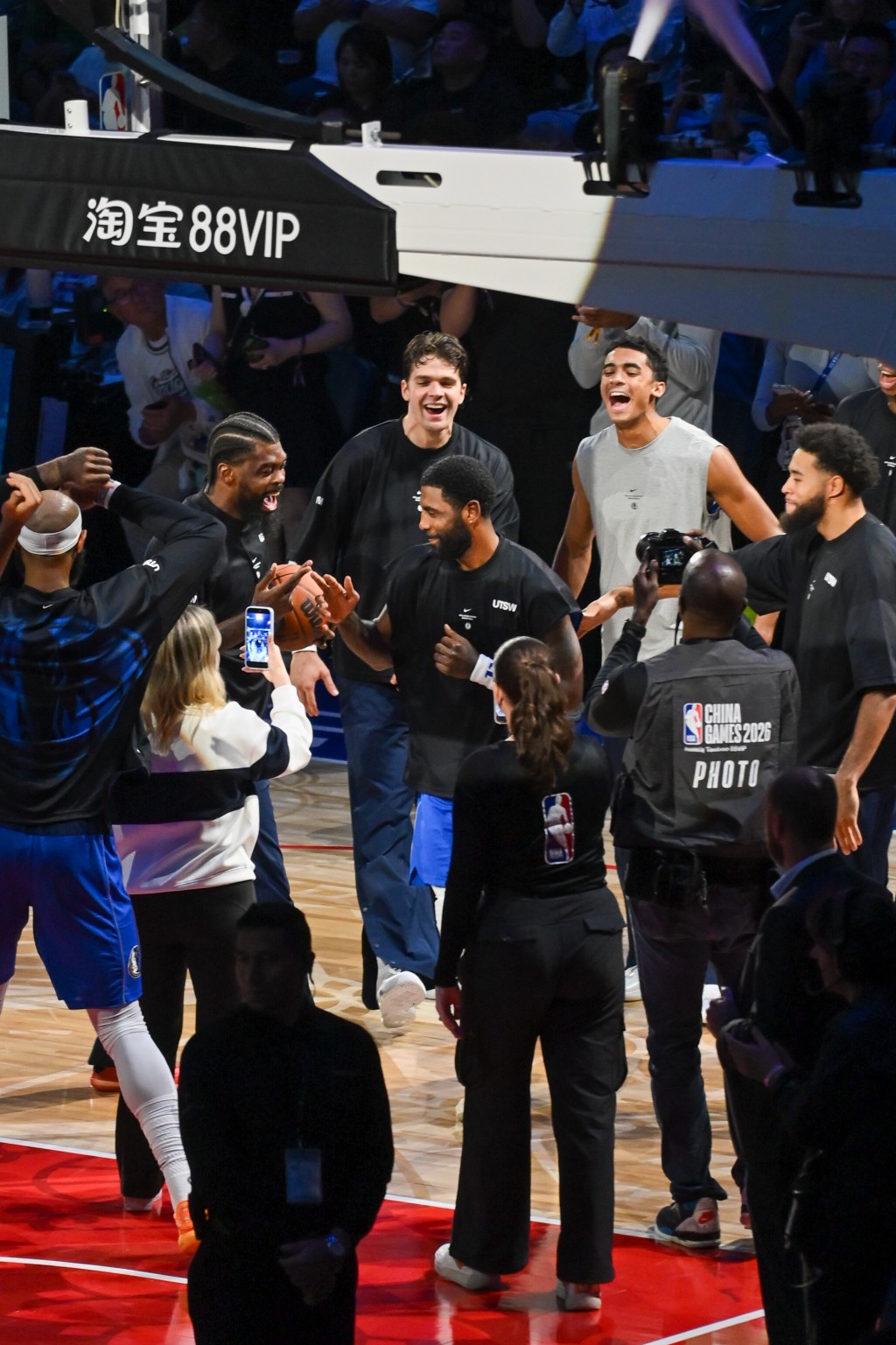 NBA中国赛独行侠vs火箭。魏国谦摄