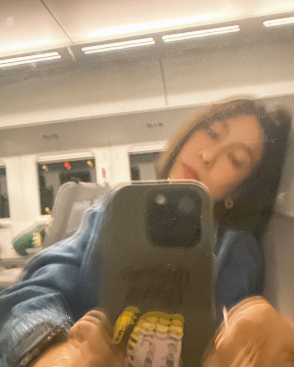 林利霏與老公張翰婚後育有一女,一家三口過著幸福生活。 林利霏與老公張翰婚後育有一女,一家三口過著幸福生活。