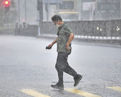 天文台預料,受高空擾動影響,周三至周四廣東沿岸會有大驟雨及雷暴。資料圖片