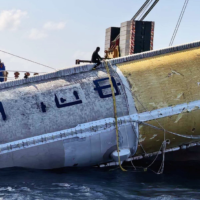 中國完成首次火箭一級箭體海上打撈回收任務。 央視