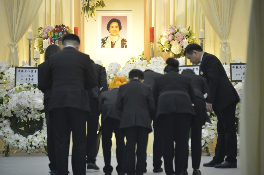 粤剧名伶「新马师曾」（邓永祥）遗孀邓洪金梅（祥嫂）在2019年离世。