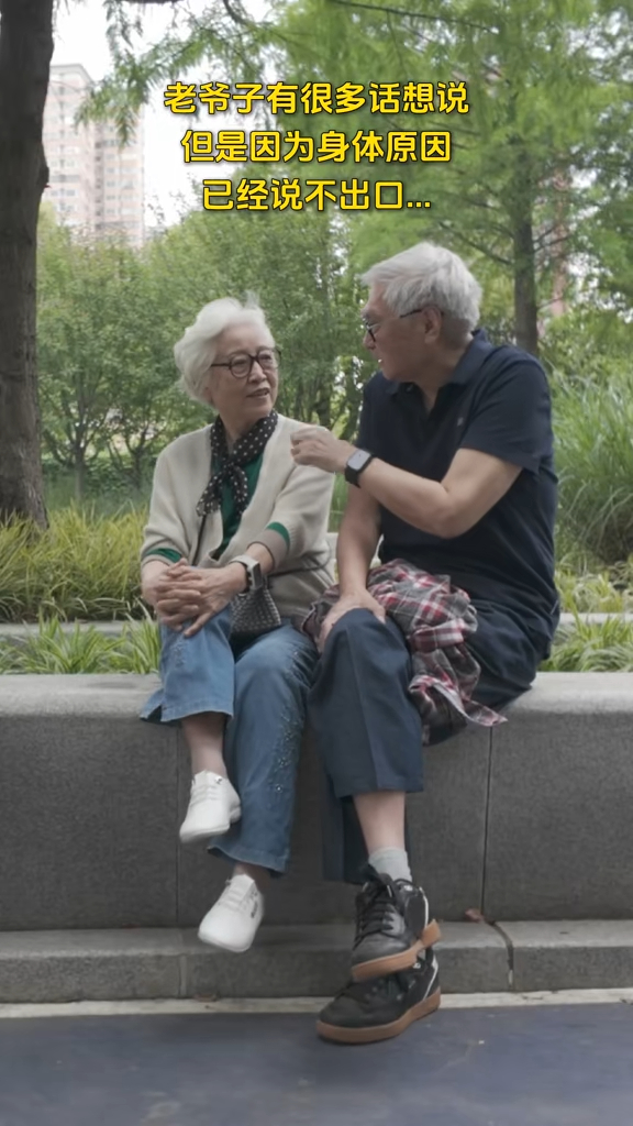 伯伯因為腦梗塞導致言語受到損害。 伯伯因為腦梗塞導致言語受到損害。