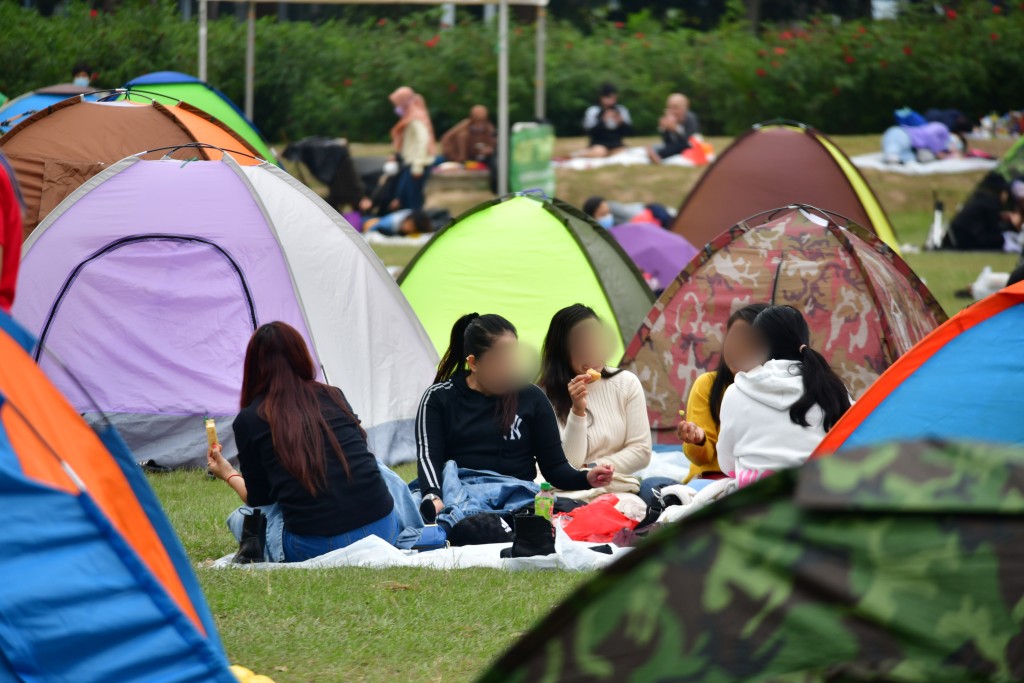 外傭過度借貸連累僱主被滋擾問題日益嚴重。資料圖片 外傭過度借貸連累僱主被滋擾問題日益嚴重。資料圖片