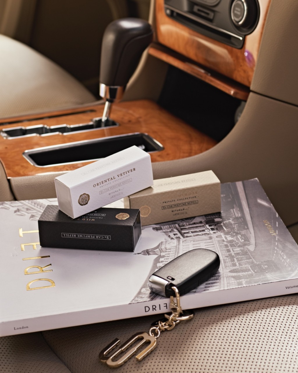 Rituals Cosmetics汽车香氛产品配有4款Rituals 经典香味：Orris Mimosa、Oriental Vetiver、Wild Fig 和 Amsterdam系列 。