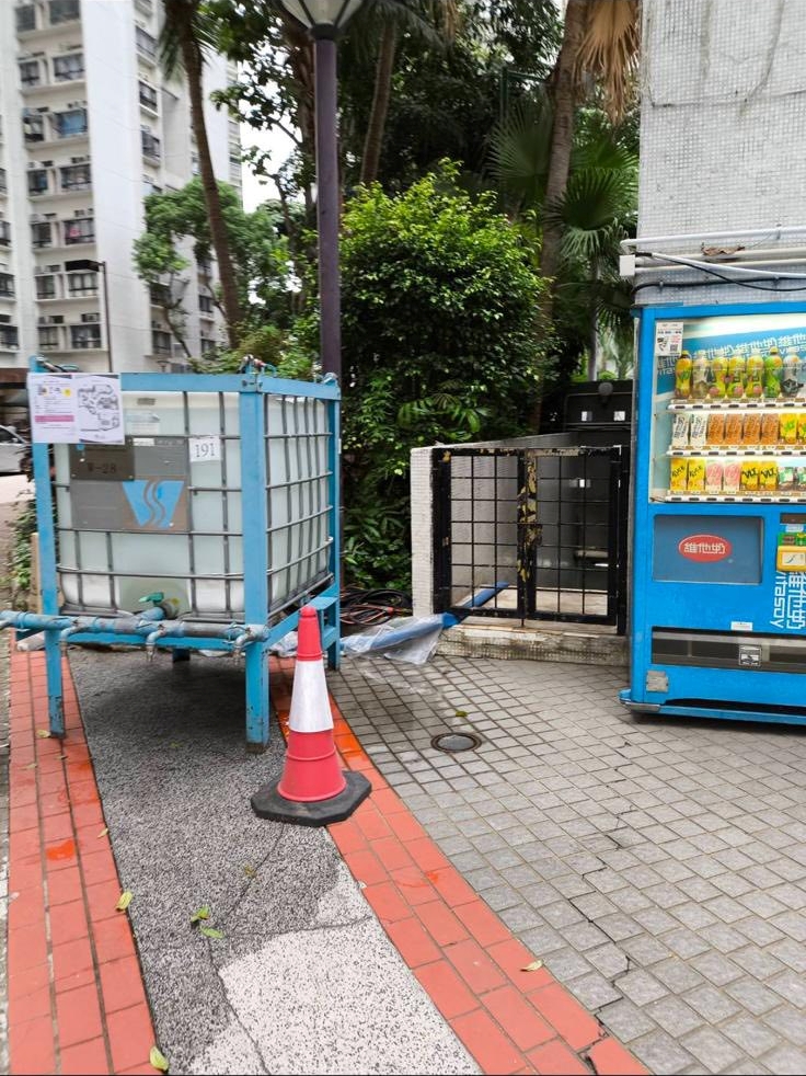 水車抵達受影響屋苑。FB:莊豪鋒 水車抵達受影響屋苑。FB:莊豪鋒