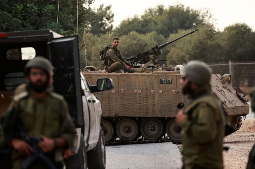 以色列密集式空襲，為陸軍殺入加沙地帶開路。路透社