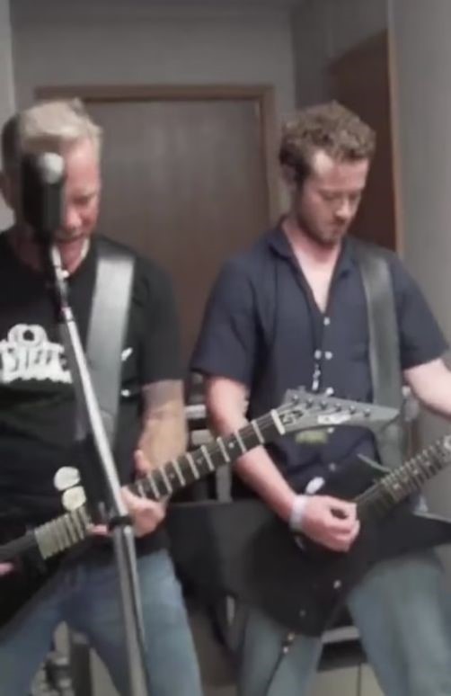 Joseph與樂隊主音兼結他手James Hetfield一齊jam歌。