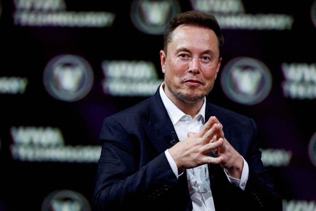 Elon Musk将Twitter改名成X，引起不少网民讨论。