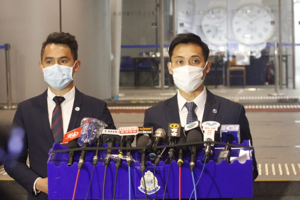 網絡安全及科技罪案調查科總督察范俊業(右)
