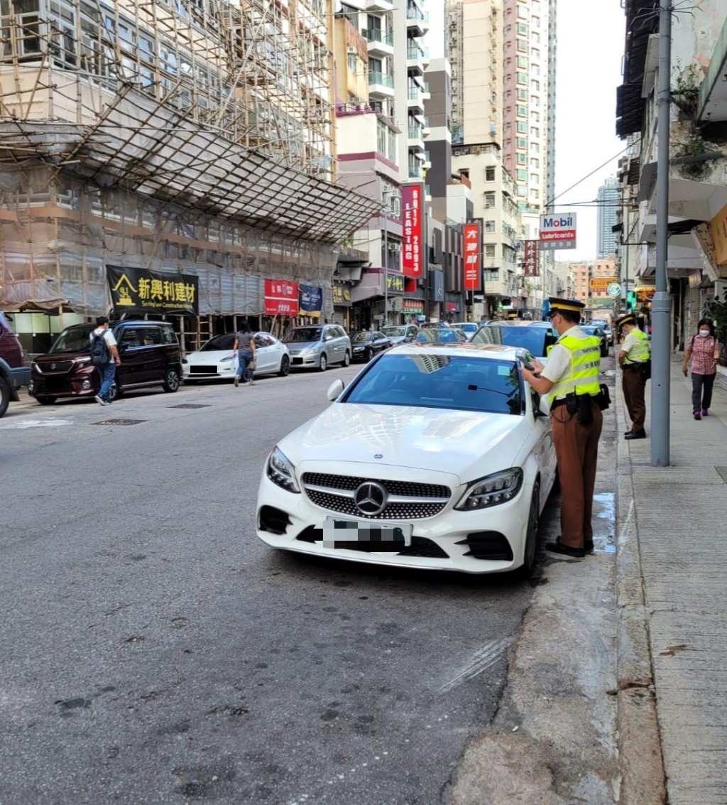 警方於九龍城及西九龍打擊違泊。警方圖片