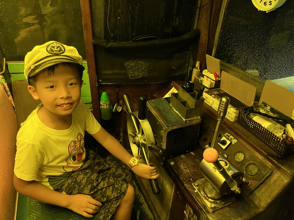 海上巡行2小時,由「海盜大王」訓練一班小小海盜。(圖片來源:受訪者提供) 海上巡行2小時,由「海盜大王」訓練一班小小海盜。(圖片來源:受訪者提供)