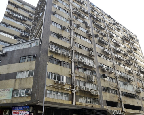 女事主於景發工業中心內報案。資料圖片