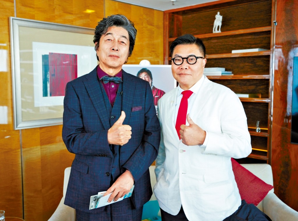 早前訪問同偶像中村雅俊合照，祝演唱會成功！