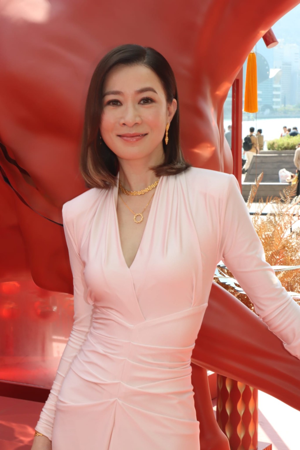 她笑言過年前會忙一點，稍後到內地出席微博之夜。