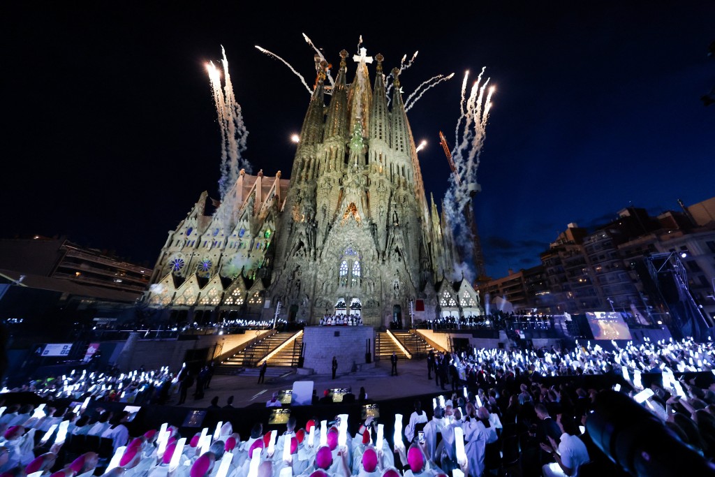 教宗主持西班牙聖家堂祝聖彌撒。路透社