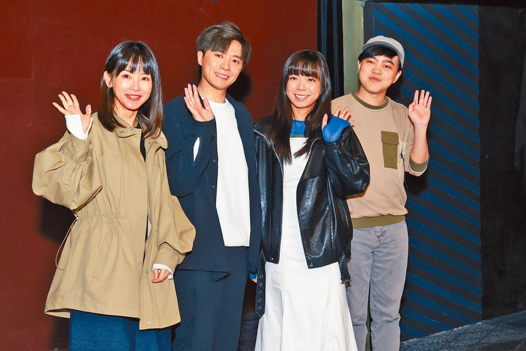 Frankie（左二）為舞台劇《小男人周記》綵排，坦言緊張。