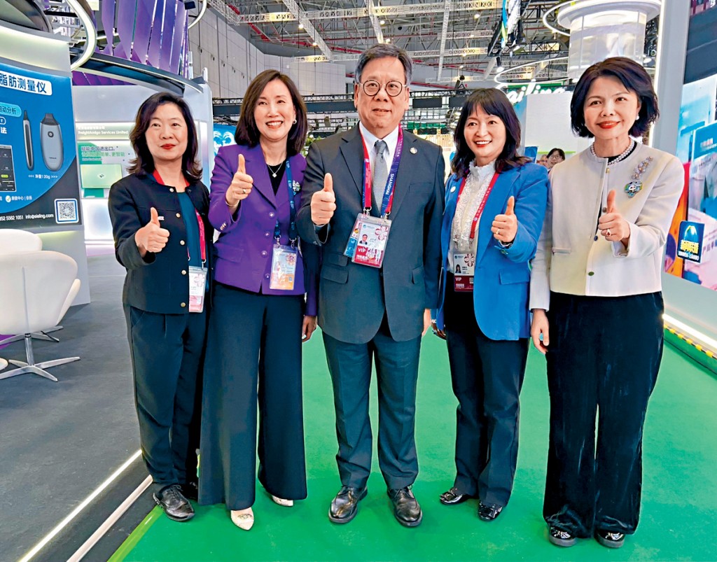 丘應樺在上海出席進博會暨虹橋論壇的相關活動。