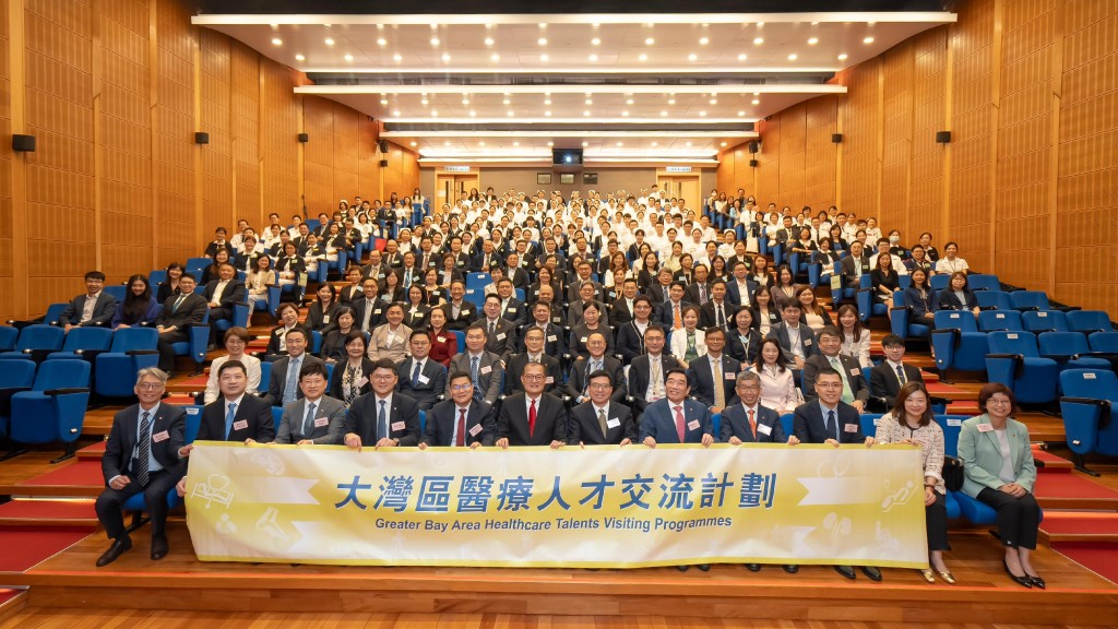 新一批逾100名廣東省醫護來港交流,盧寵茂稱有助大灣區建立醫護人才庫。政府新聞處