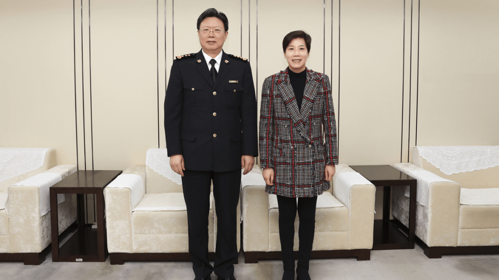 何珮珊（右）今日在北京拜訪國家海關總署，與海關總署署長俞建華（左）會面。政府新聞處圖片