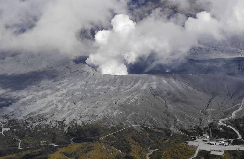 阿蘇中岳火山活動急增。美聯社