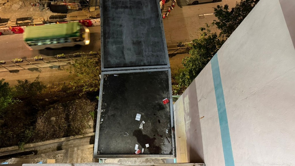 葵涌校服少年墮樓 重創浴血送院搶救