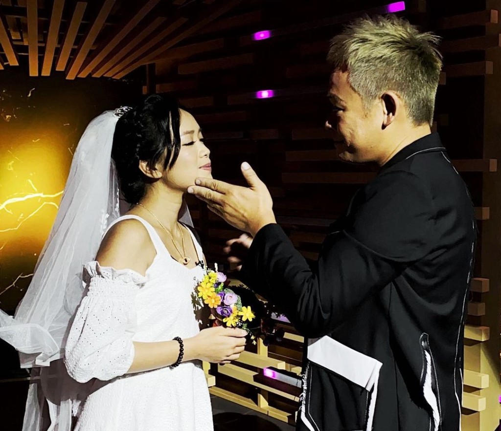 阿祖特別安排名媛訓練班畀給Hailey。