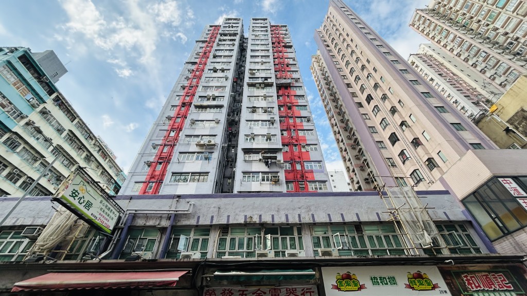 報案人指賊人逃至碧街不知所終。