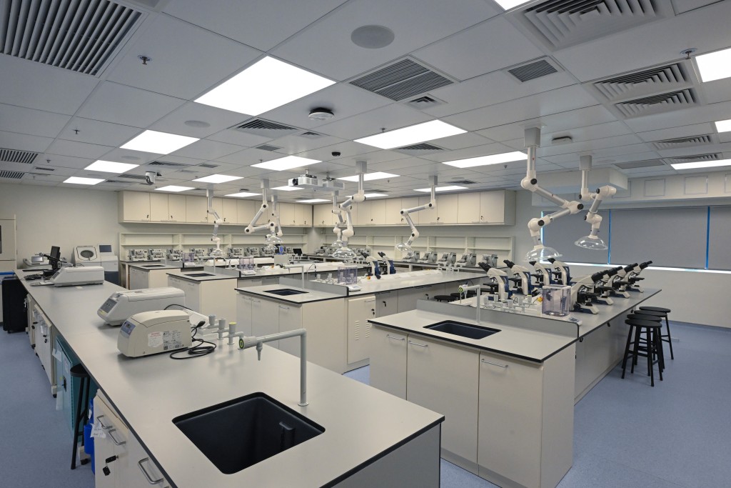 新建的实验室座落都大正校园。