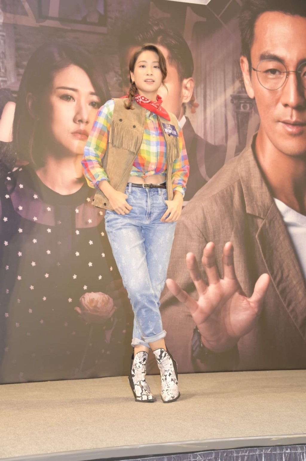 林凱恩牛女Look。