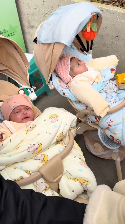 貴陽有外國夫婦為了觀光強將雙胞胎寄存給保安。抖音