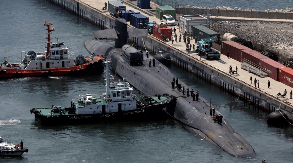 美國戰略核潛艇(SSBN)於2023年在釜山港停靠。 美國戰略核潛艇(SSBN)於2023年在釜山港停靠。
